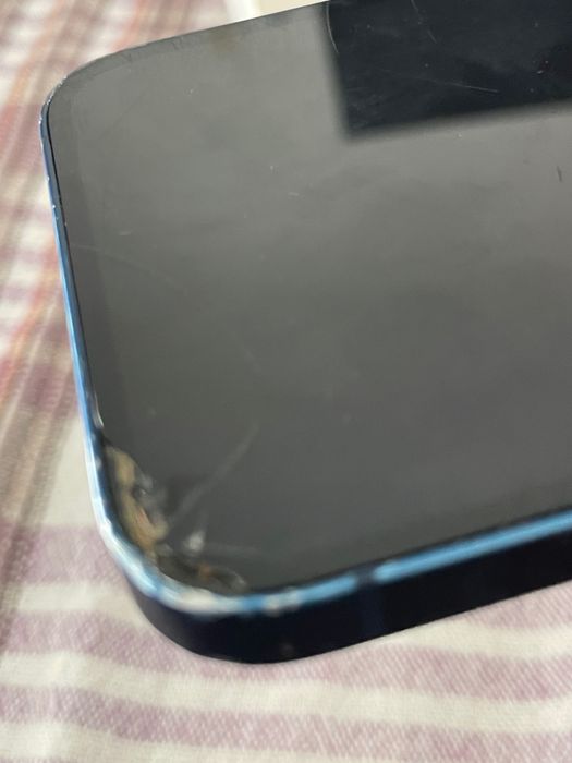 iPhone 12 azul com faceID