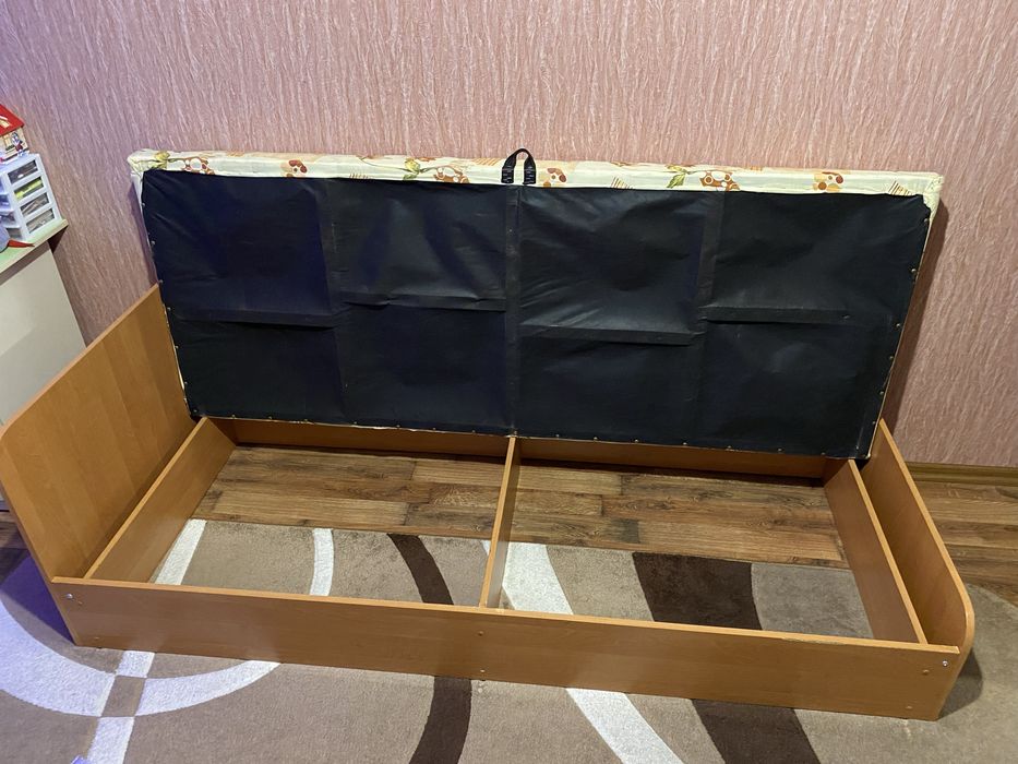 Ліжко односпальне