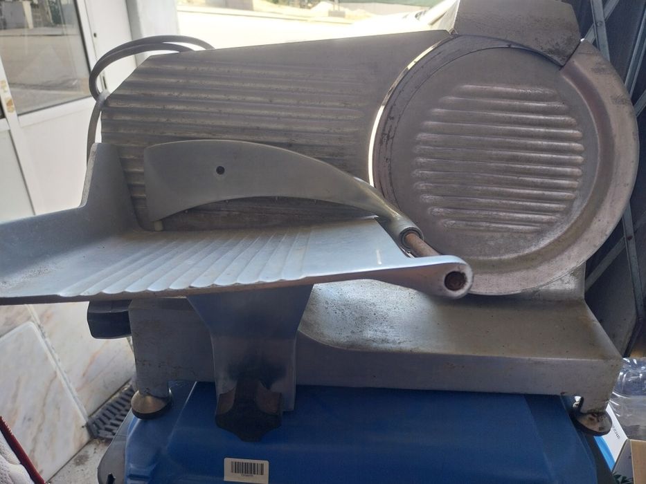 Used deli slicer.64737835668482120