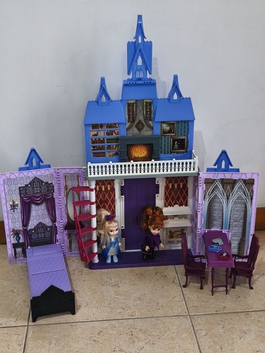 Casa da Frozen como nova