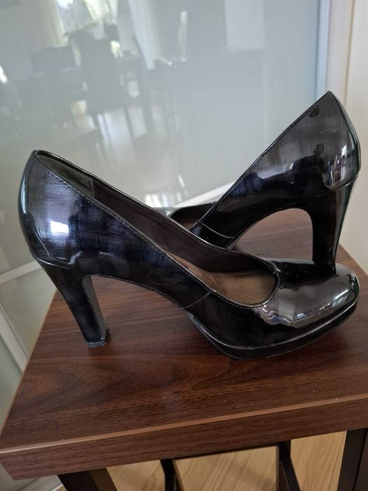 Buty damskie czółenka na obcasie marki TAMARIS; rozmiar 38