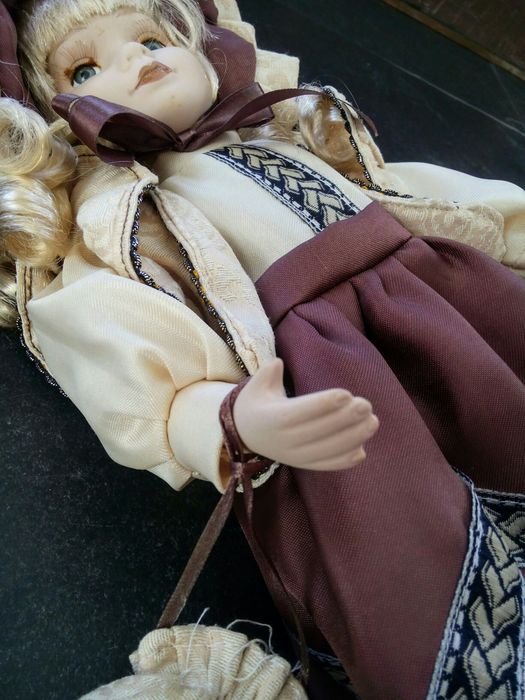 Boneca porcelana