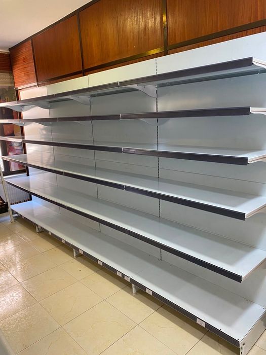 Estantes e prateleiras estabelecimento comercial