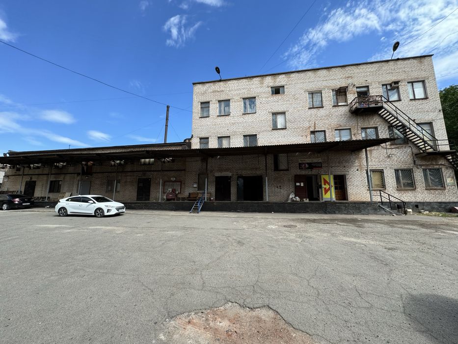 Продам складський комплекс в центрі міста, 3946 м.кв, готовий бізнес.