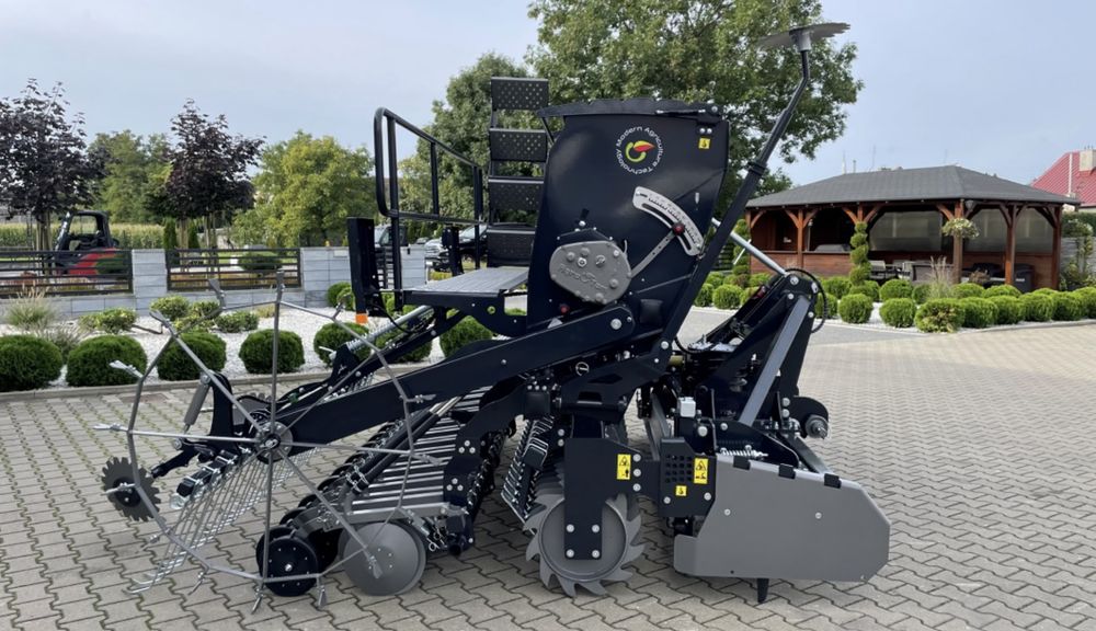 Agregat uprawowo-siewny Siewnik Brona wirowa Zestaw AGROTOM 3m Packer