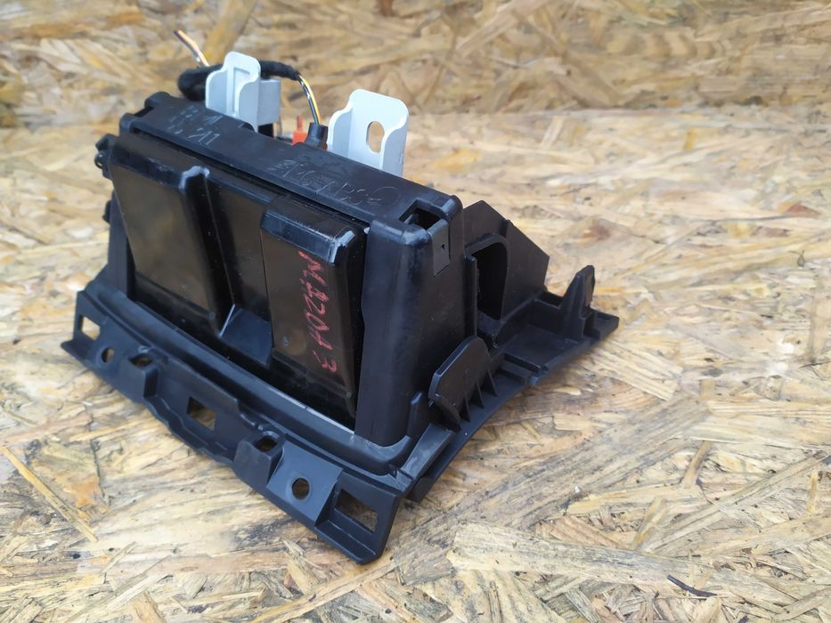 Пепельниця Попільничка Мазда 3 Mazda 3 Bk 1.6 Z6 2003-2009