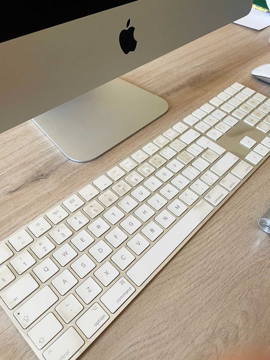 iMac 4K 21,5" 2017 | i7 | 32GB | 1TB SSD | Radeon 560 | Acessórios