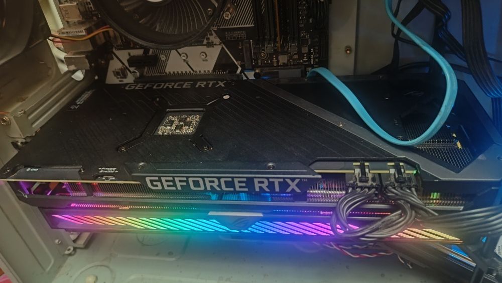 Продам  ASUS ROG Strix GeForce RTX 3070 8GB в отличном состоянии.