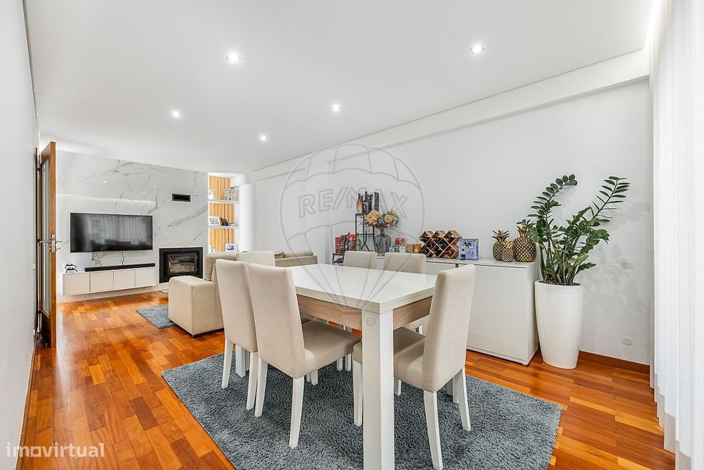 Apartamento T2 com suite e garagem fechada, em Nogueira, Braga!