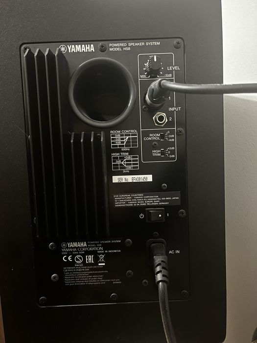 Студійні монітори Yamaha HS8