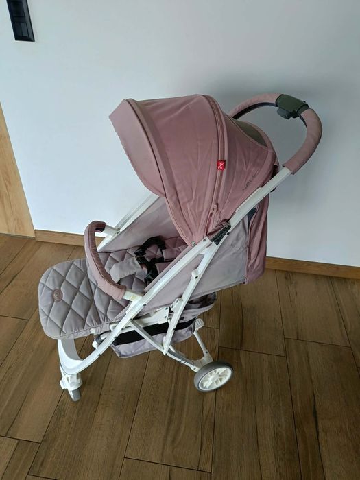Wózek spacerowy dla dziewczynki