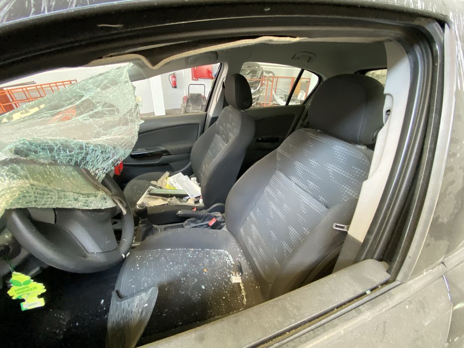 Opel Corsa D 1.2 Gasolina - Salvado