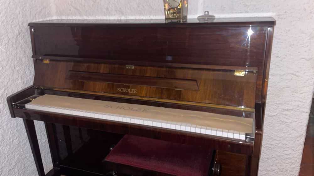 Piano vertical scholze
