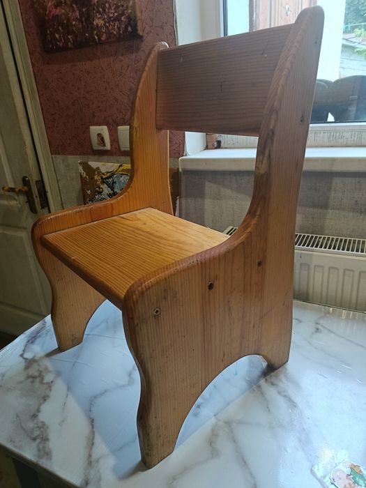 Дитячий стільчик.