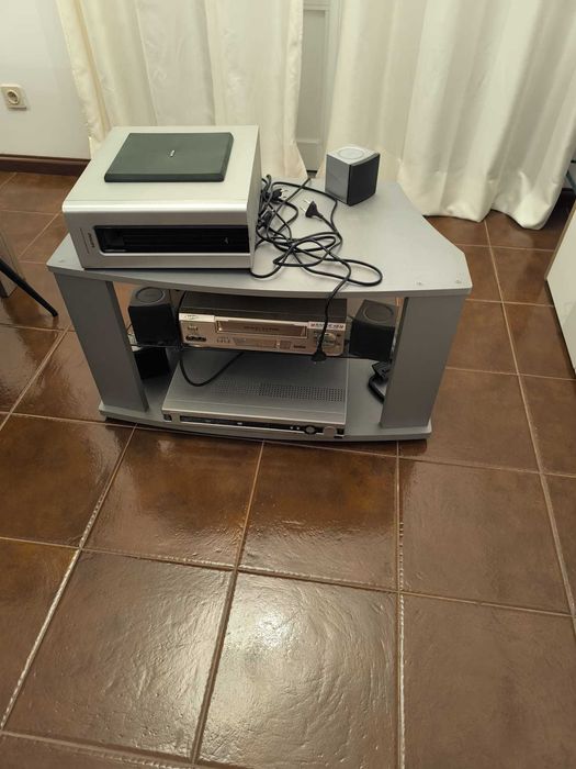 cadeiras e movel TV para ceder