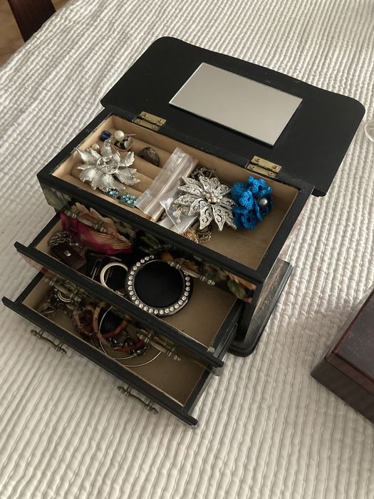 Guarda joias e caixa musica antiga de corda lago cisnes swan lake