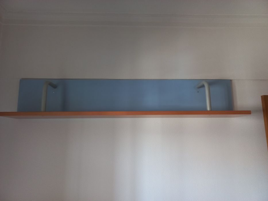 Secretaria e parteleira em pinho