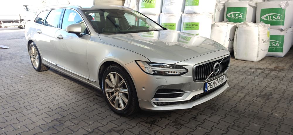 Ładne v90 niski przebieg