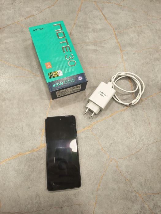 Infinix Note 30 z ładowarką 45W