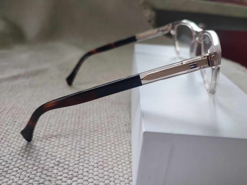 Oprawki Tommy Hilfiger.