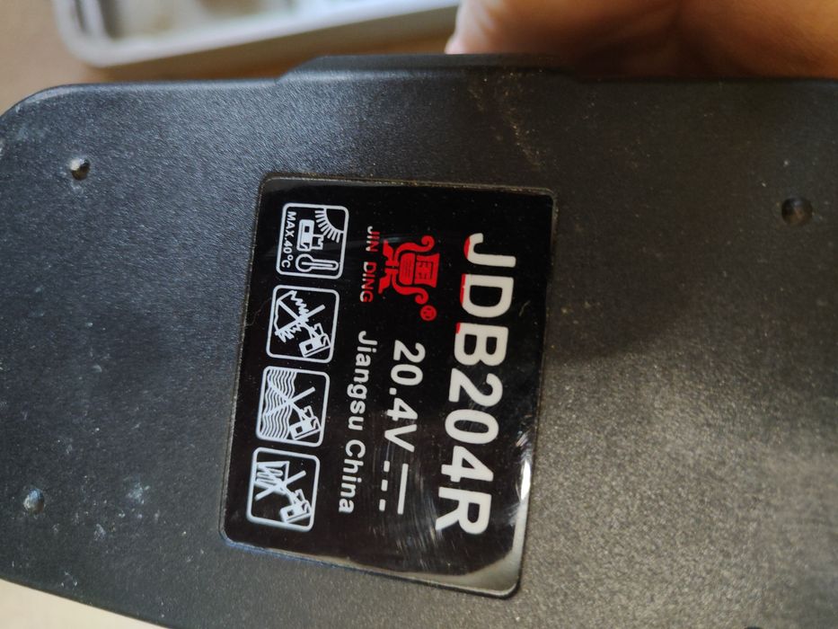 Wkrętarka akumulatorowa z baterimi i ładowarką JIN DING 20,4 V