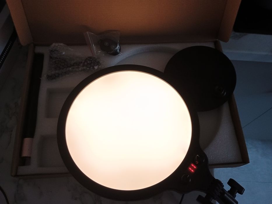 Lampa Moko pierścieniowa ze statywem