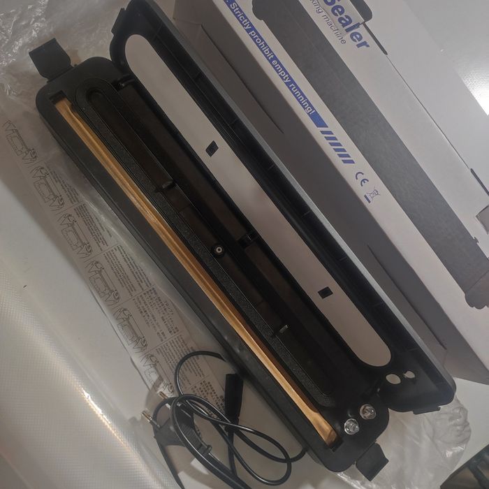 Вакуумний пакувальник для продуктів Vacuum Sealer/ Вакууматор для їжі
