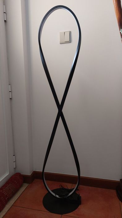 Candeeiro com lâmpada LED