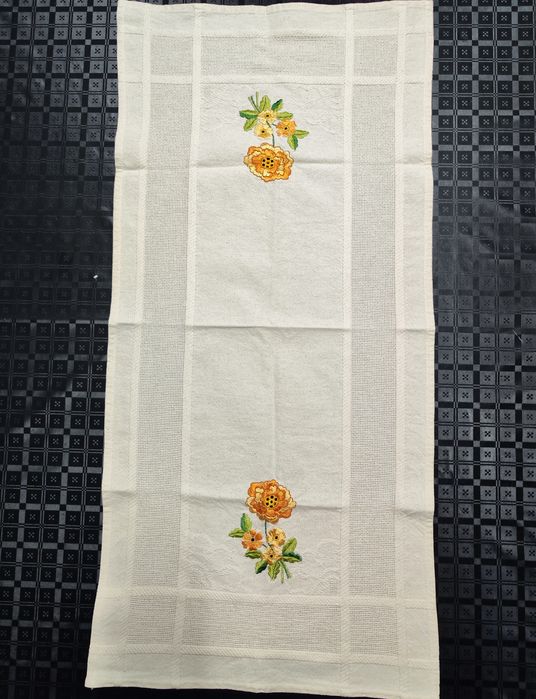 Pano decorativo com um lindo bordado