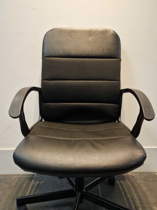 Cadeiras de escritório giratórias (COMO NOVAS)