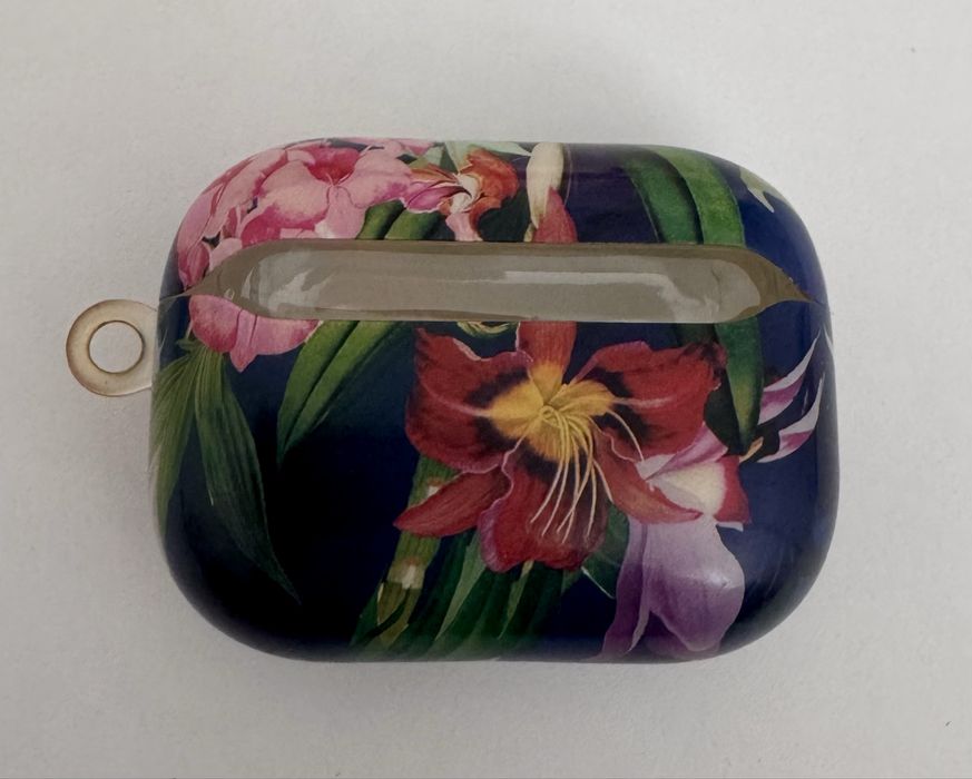 2 etui Guess do AirPods 2 GUA3HHFLU cover