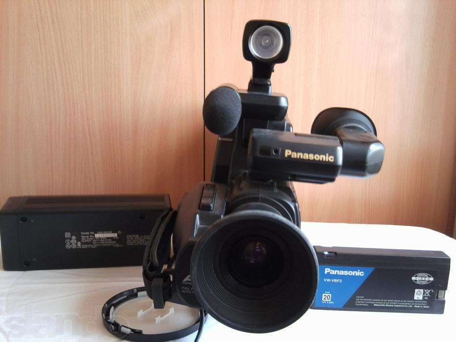 Продам видеокамеру Панасоник М-3000