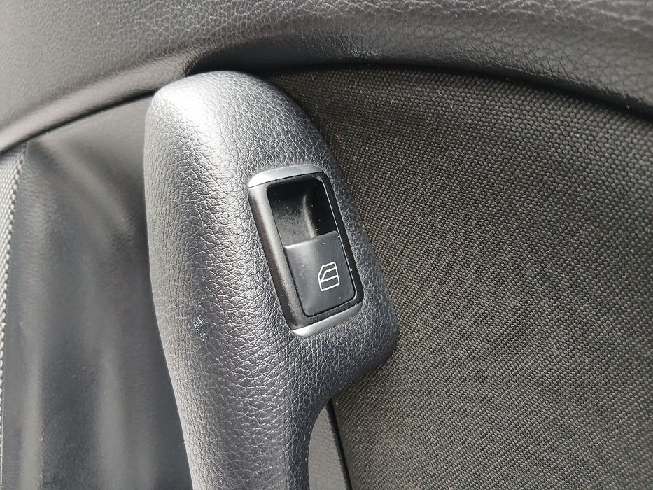Forra porta / quartela trás direita MERCEDES-BENZ Classe B (W246, W242
