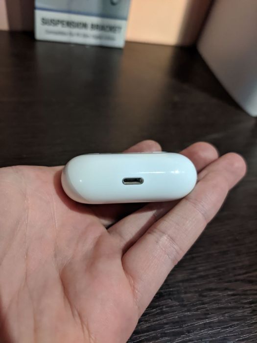Etui Ladujace Airpods Pro 1  A2084 Stan idealny