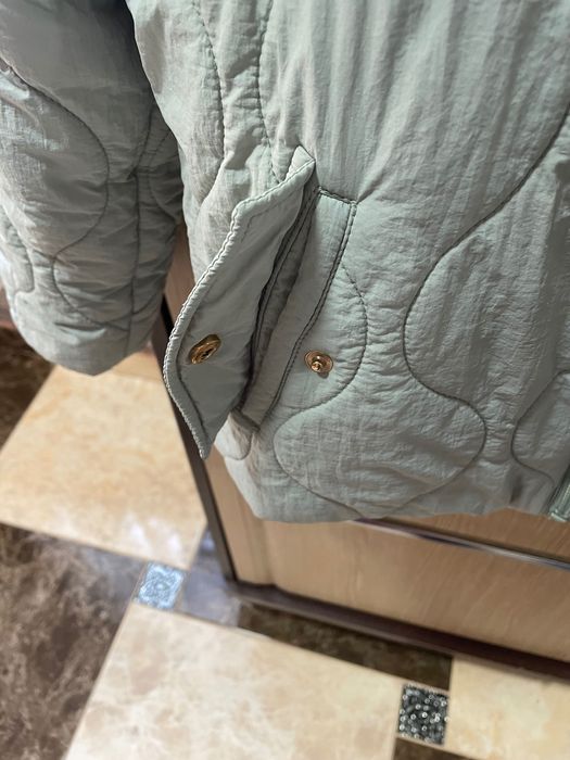 Легенька куртка на дівчинку