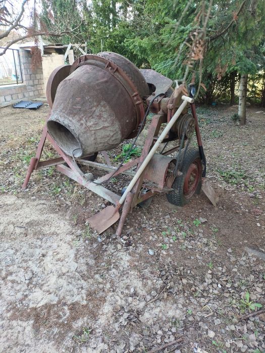 Duża betoniarka ...