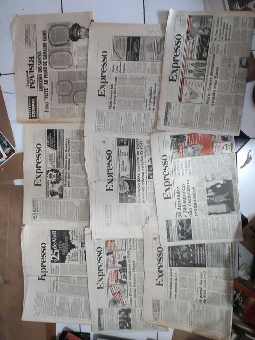 Lote 60 Jornais Expresso - Anos 70 e 80