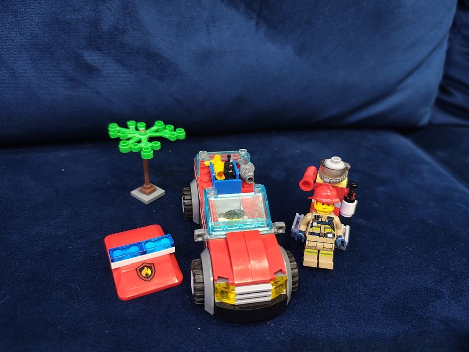 Zestaw LEGO Straż Pożarna i Wóz terenowy wraz z łodzią