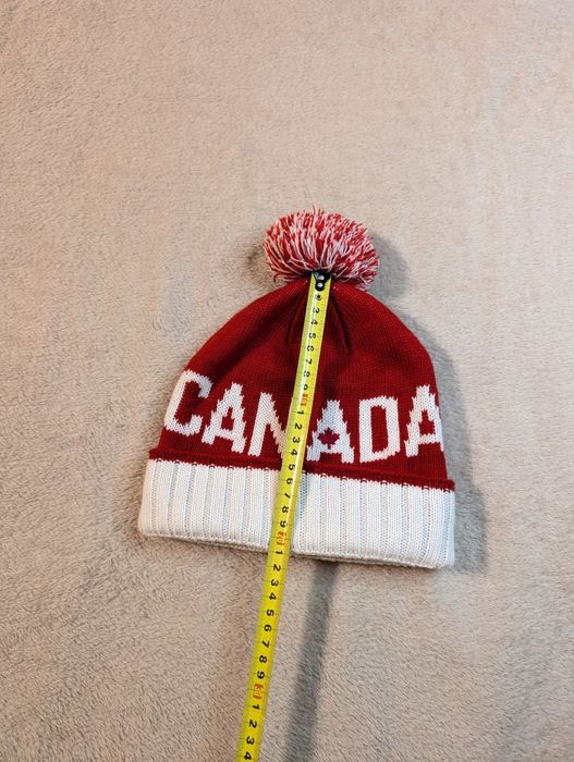Шапка Canada з помпоном унісекс нова