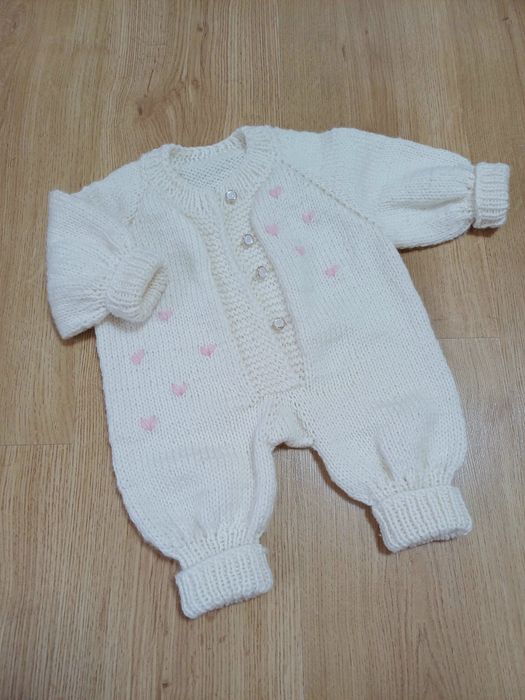 Продам в'язаний тепленький набір!в подарунок зефірна в'язана шапочка!