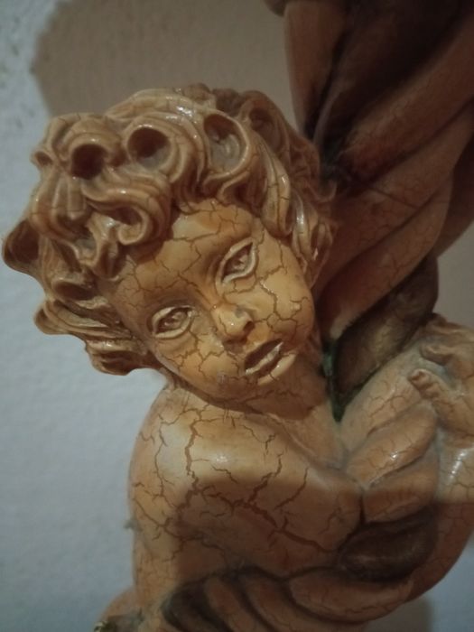 Floreira ou pequena mesa em marfinite
