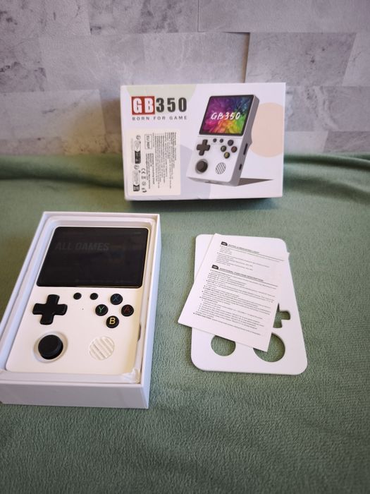 consola de jogos portátil GB350 branca com ecrã IPS de 3,5 polegadas.
