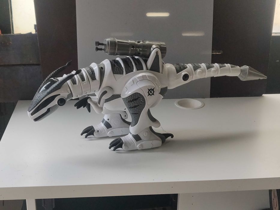 Brinquedo dinossauro