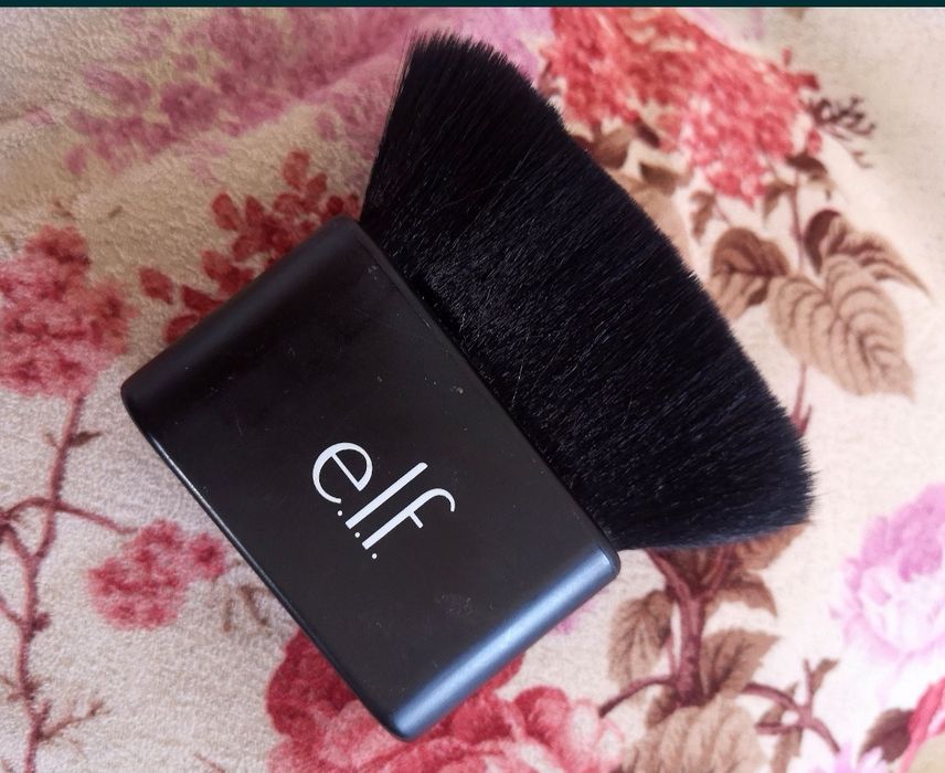 Кисть для макияжа E. L. F. Ultimate Kabuki Brush.