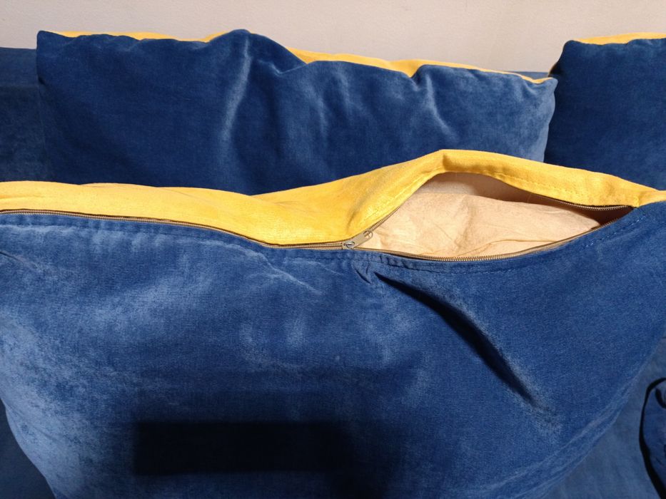 Диван розкладний з подушками