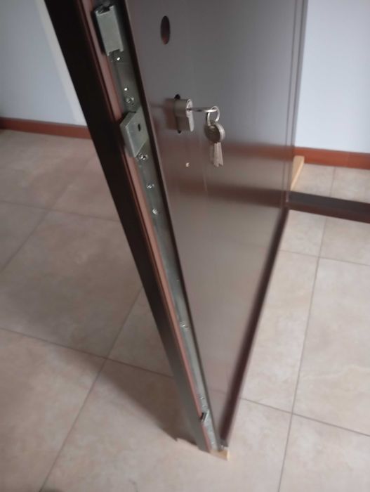 Drzwi zewnętrzne drewniane ocieplane