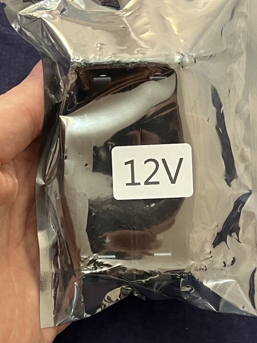 Безперебійник під 2 акумулятора 18650 12в