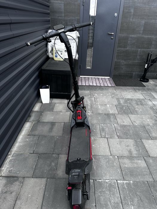 Електросамокат Ninebot Segway ZT3 PRO