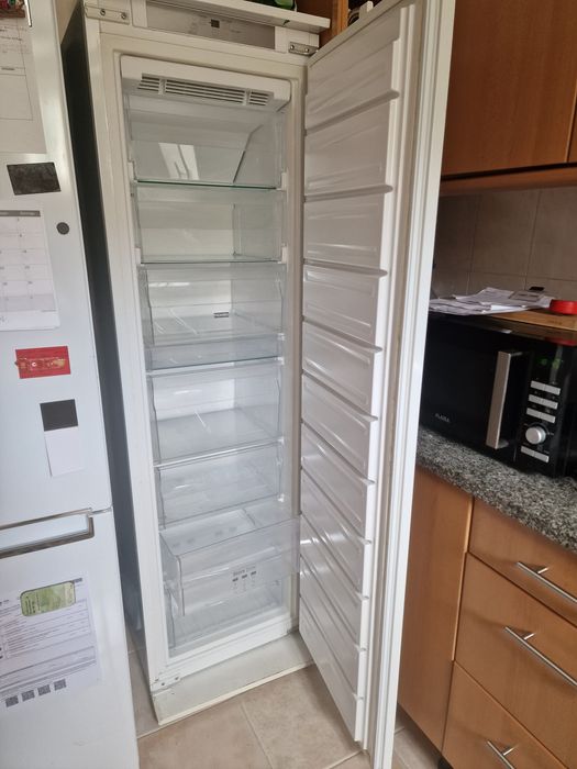Arca vertical com 7 gavetas