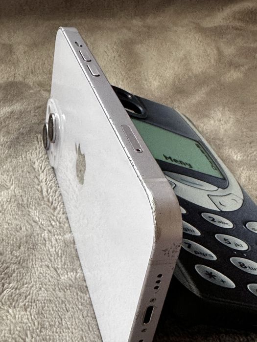 iPhone 14 100% baterii